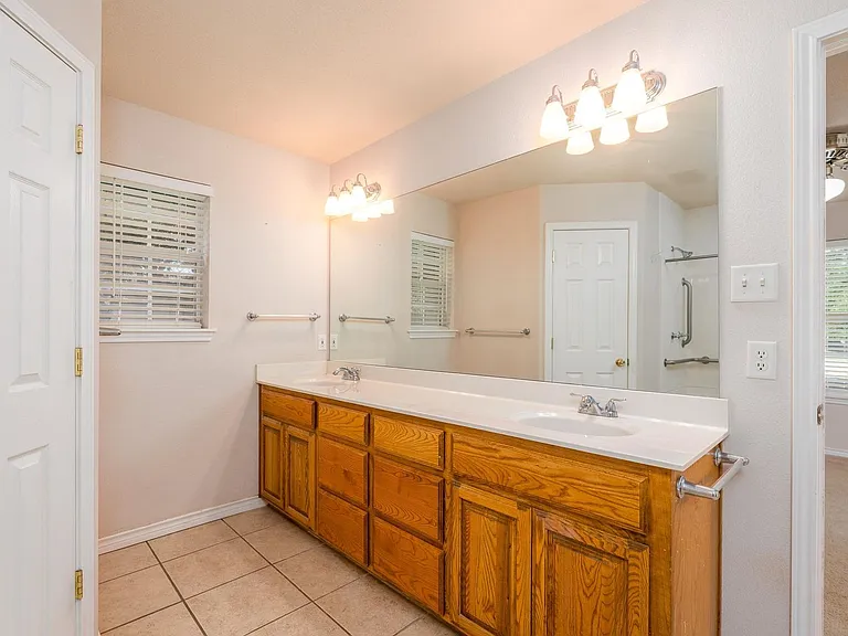 207 Locust St — Photo 22