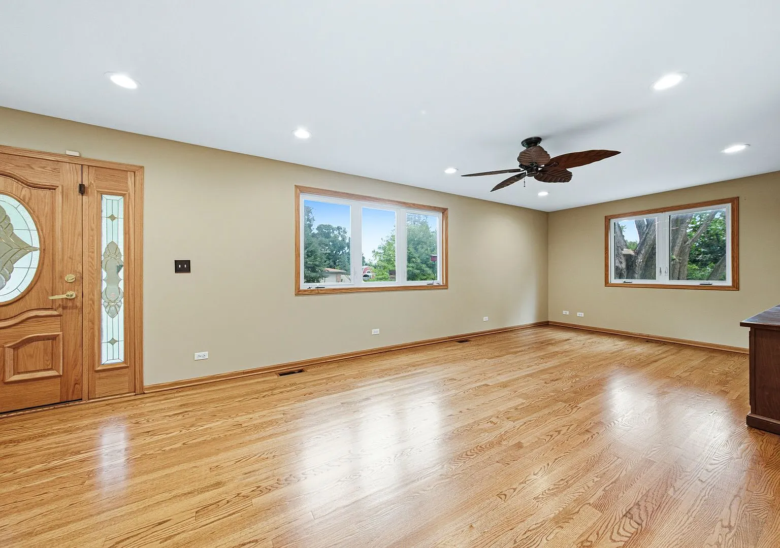 5 bed, 5.0 bath, 4500 sqft, $3,995 — Photo 3