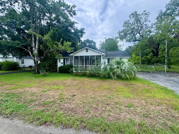 103 E Elmwood St, Andrews, SC 29510