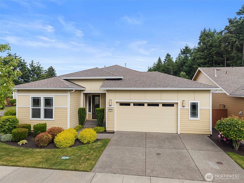 2nd image of 4826 Meriwood Drive NE