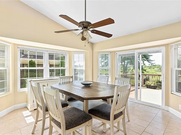 5th image of 6 Aspen Pointe Dr