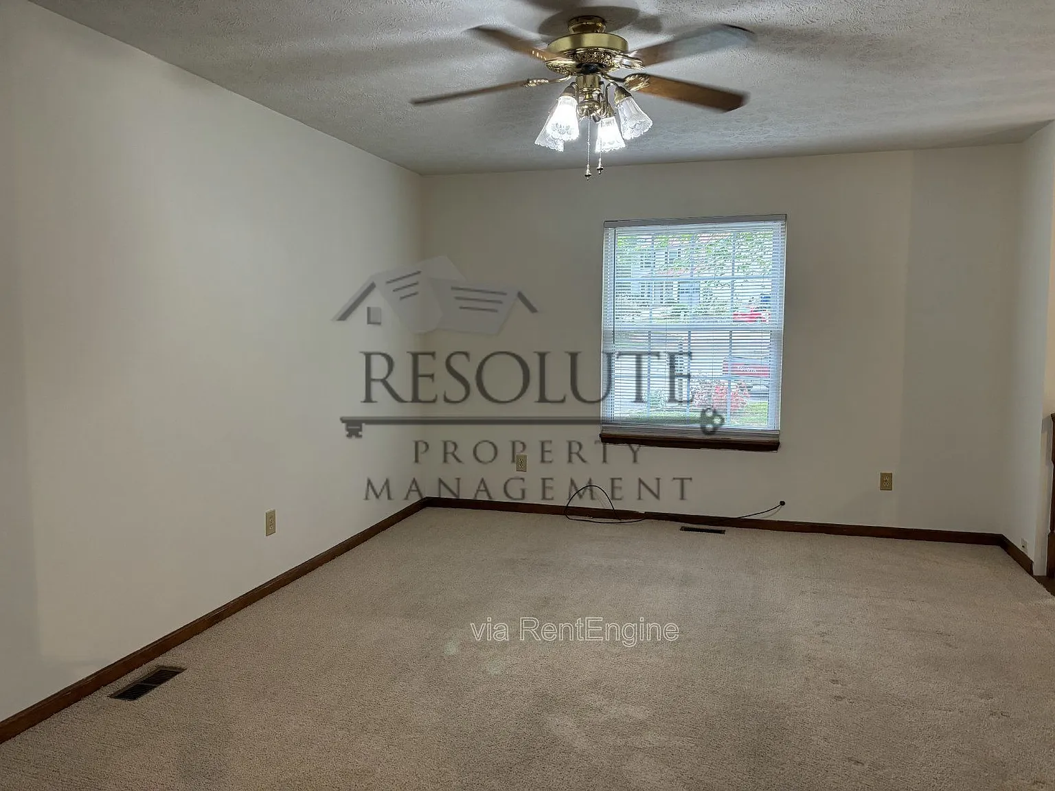 3 bed, 1.5 bath, 1560 sqft, $1,550 — Photo 3