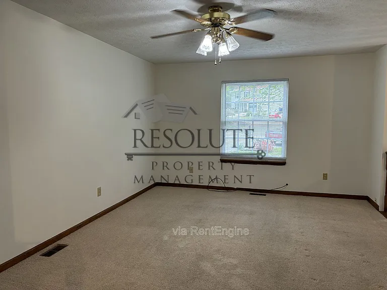 2204 Brett Cir — Photo 3