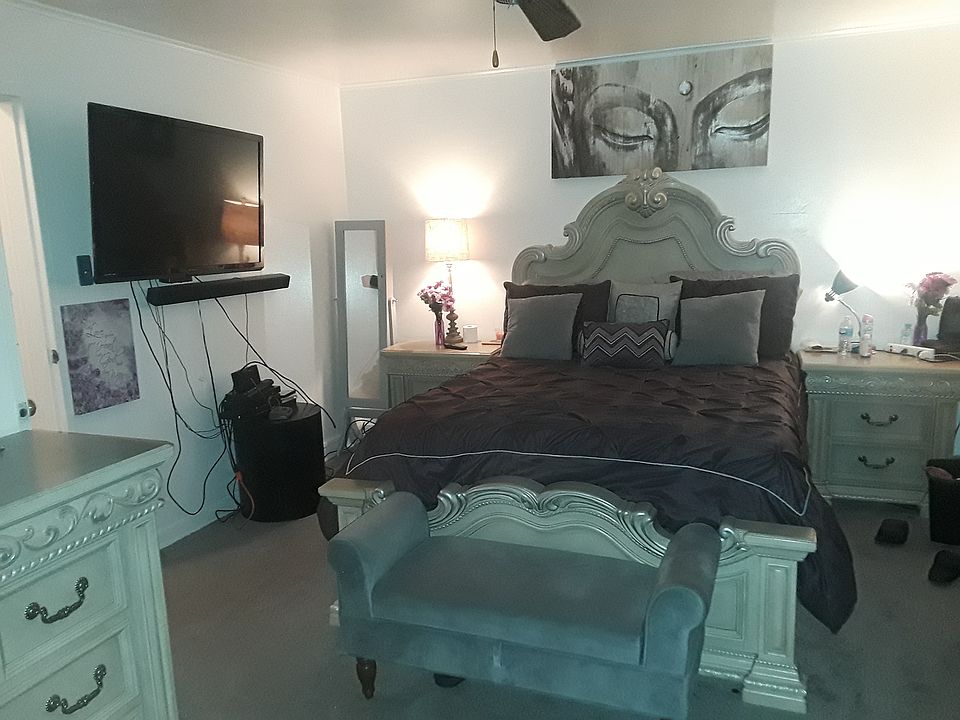 1st image of 302 Oakwood St