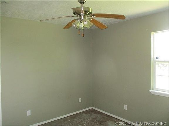 5th image of 233 Caboose St