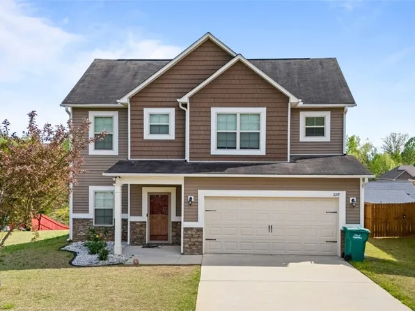 2319 Jewels Way, Opelika, AL 36804