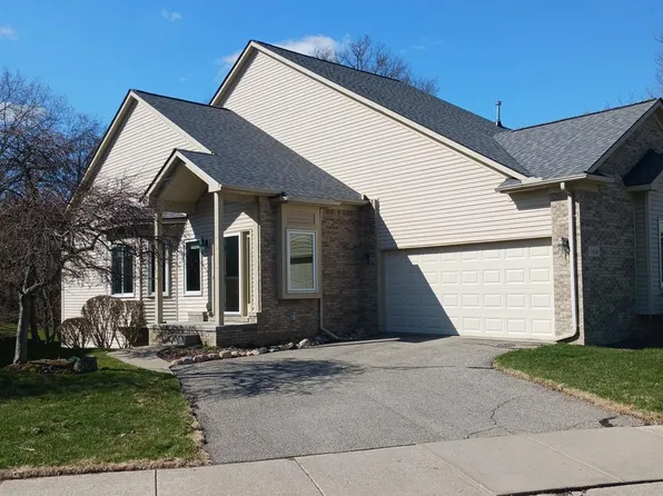 644 Mill Pointe Dr, Milford, MI 48381