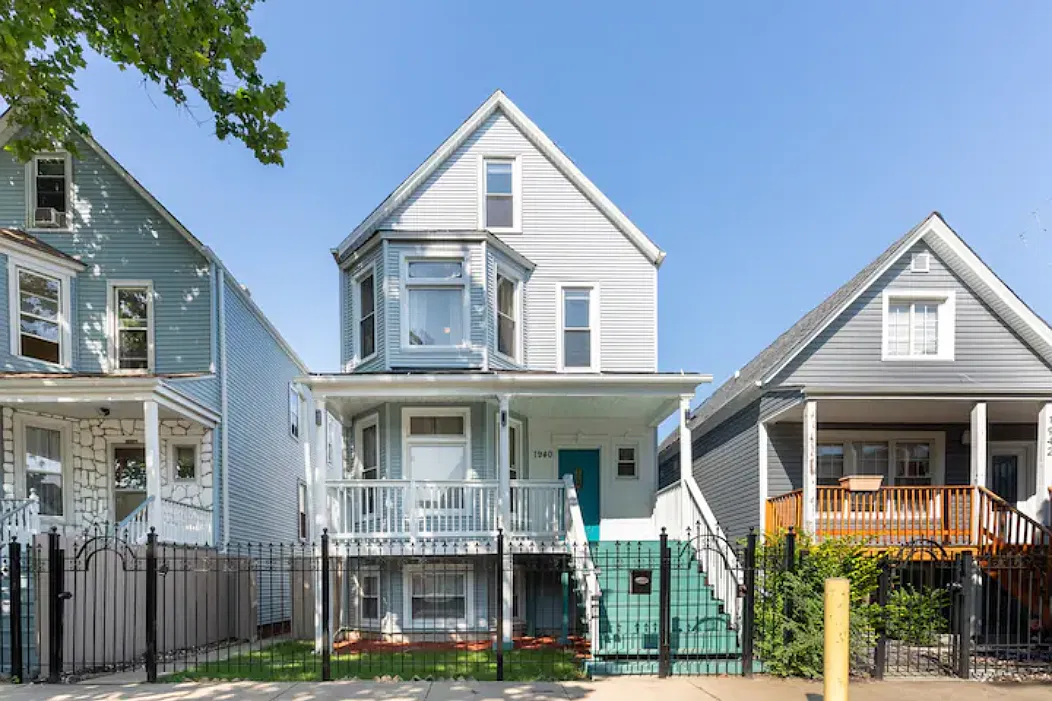 1940 N Monticello Ave — Photo 1