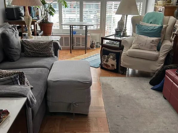 300 East 40th Street image 1 of 9