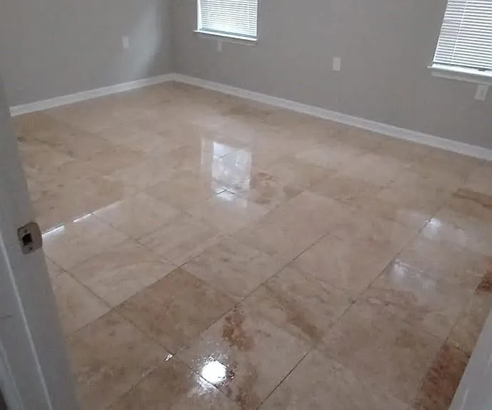 1017 Oak Dr — Photo 2