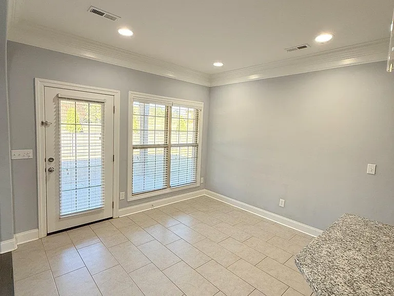 218 Woodgrove Dr — Photo 10