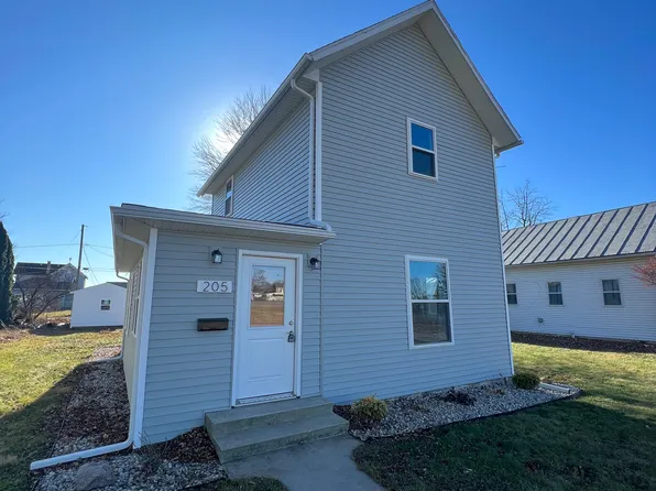 205 W Kemmerling St, Gibsonburg, OH 43431