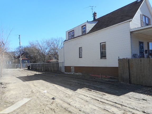 3rd image of 5747 S Damen Ave