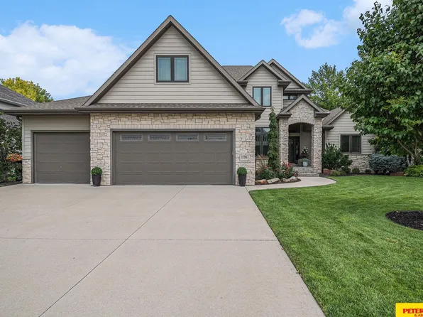 1736 Frederiksen St, Fremont, NE 68025