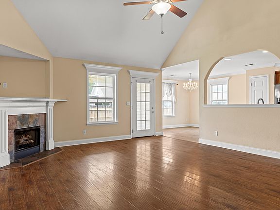 4th image of 237 Sweet Birch Dr