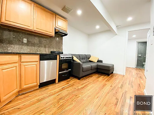 Rented by Bond New York | media 7