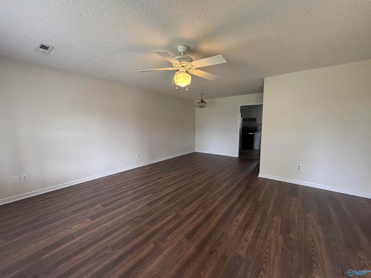 2 bed, 2.0 bath, 1024 sqft, $1,420 — Photo 3