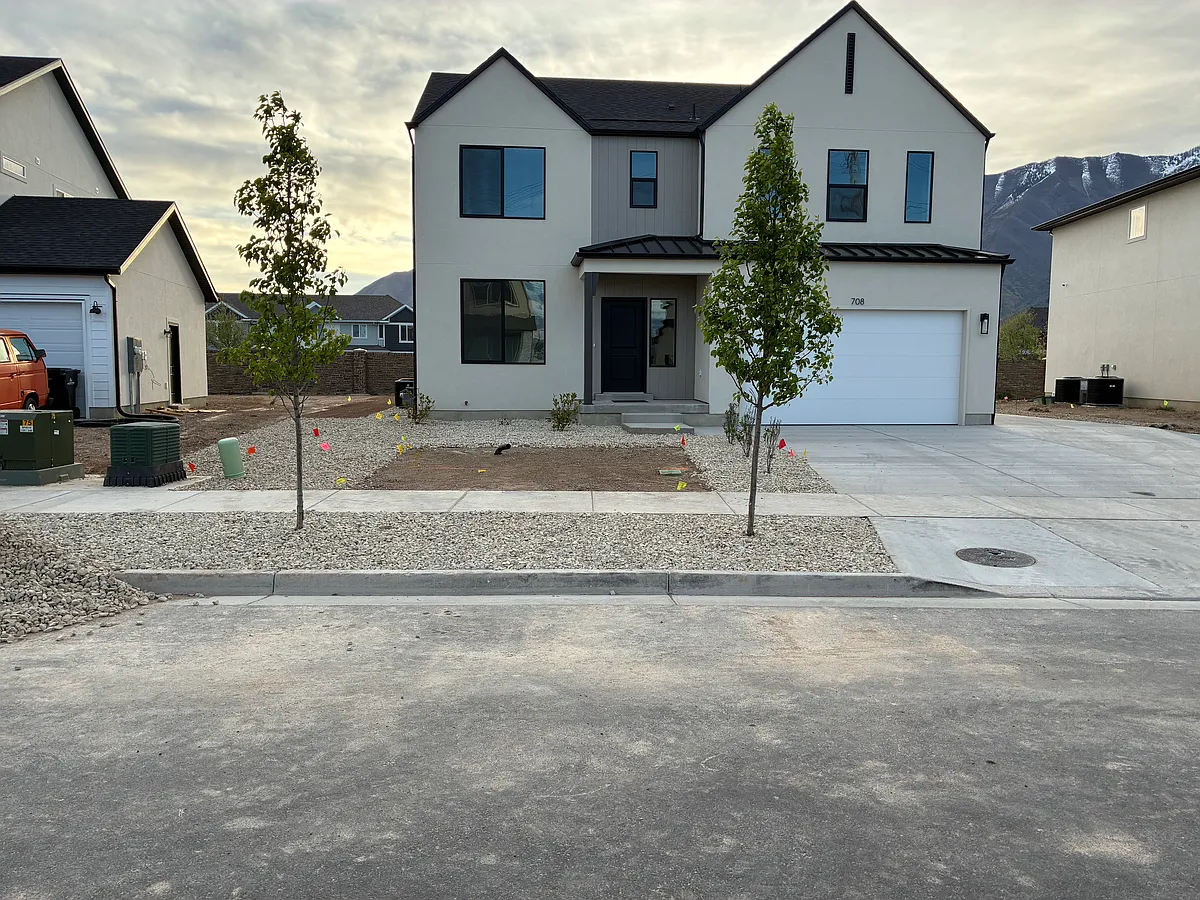 Building Photo - 708 N Plainsman Dr