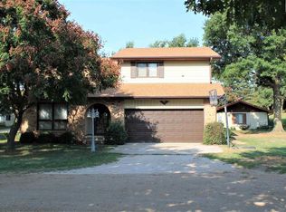 1521 N Mayfield Rd, Hutchinson, KS 67501