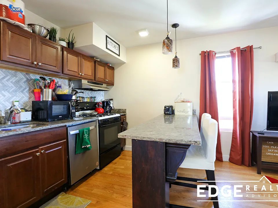 21-23 Weitz St #3