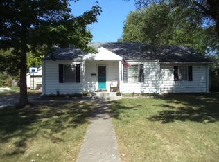 209 E Summit St, Bolivar, MO 65613