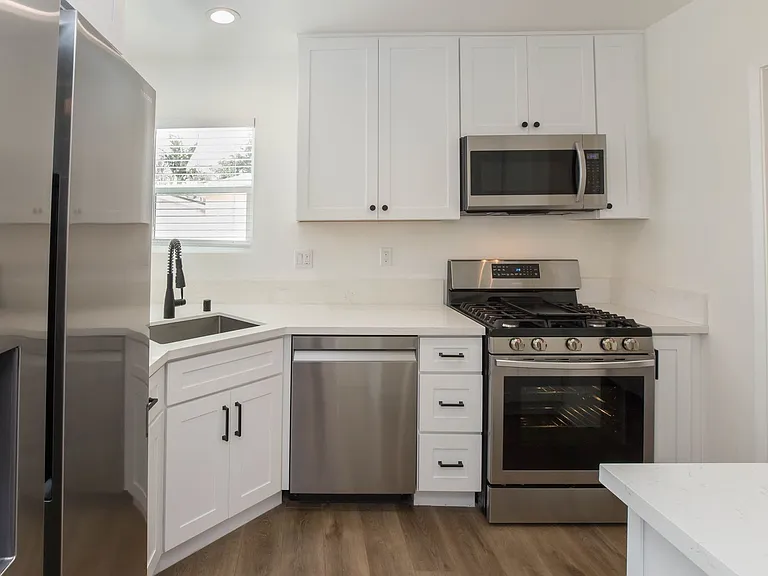 740 Flower Ave #742 — Photo 6