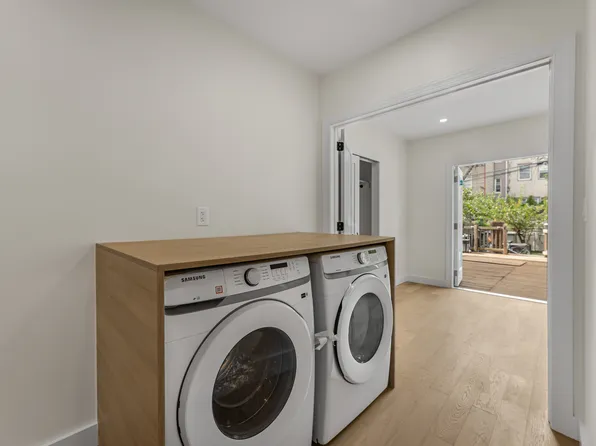 291 Kingsland Avenue image 9 of 10