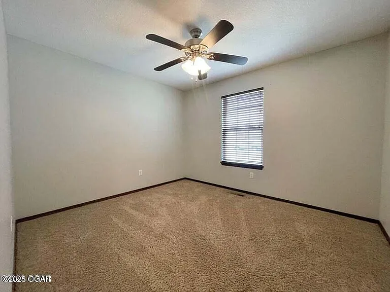 2830 S Pearl Ave — Photo 6