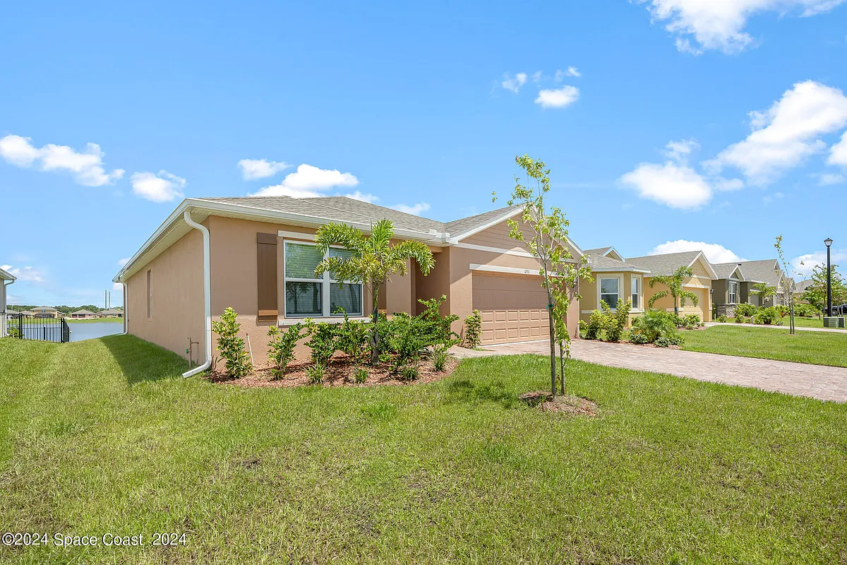 Building Photo - 1253 Dunes Ave