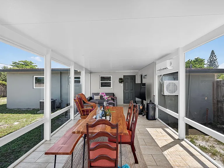 300 SW 25th Ave — Photo 34