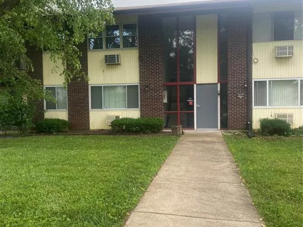 7598 Hazelcrest Dr APT E, Hazelwood, MO 63042