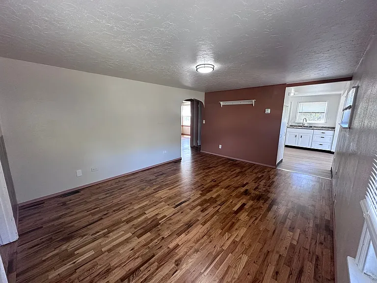 702 SE 8th St — Photo 8