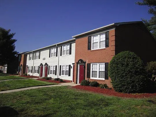 Clemmons Trace Village Apartments — Photo 3