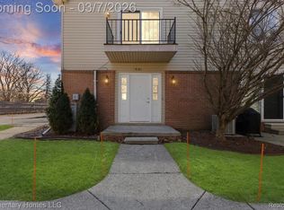 38181 Bradwood Ct, Harrison Township, MI