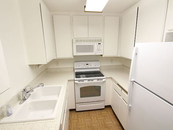3rd image of 6330 Genesee Ave Unit 105