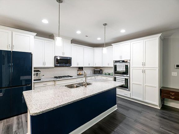 4th image of 325 Olde Liberty Dr