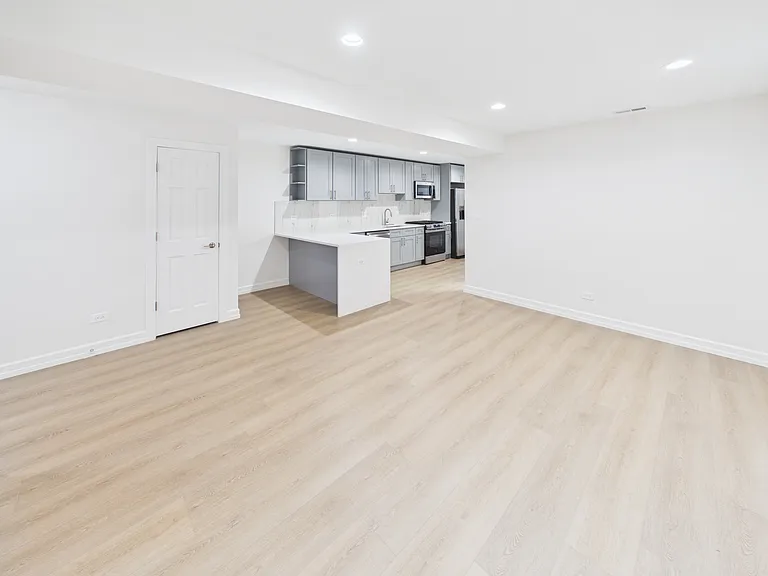 2421 W Lexington St #G — Photo 25