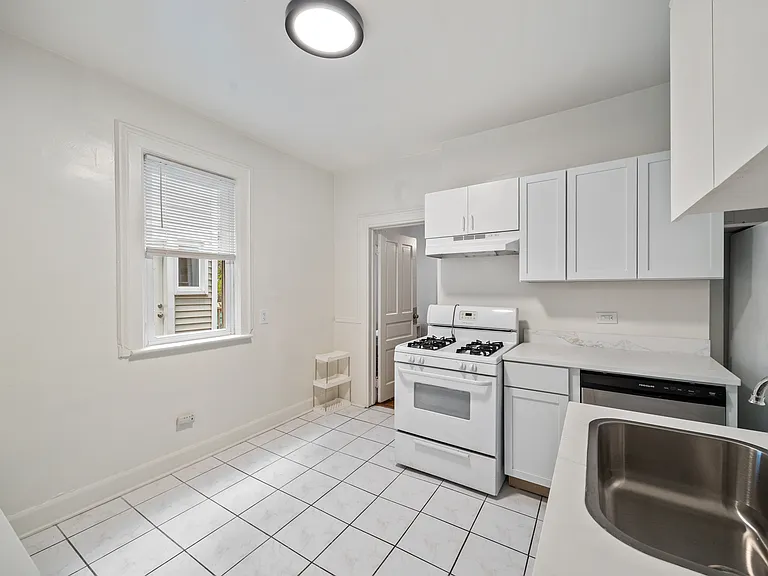 1011 Garnett Pl #1/2 — Photo 3
