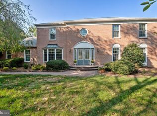 8 Hamilton Ct, Lawrence Township, NJ 08648