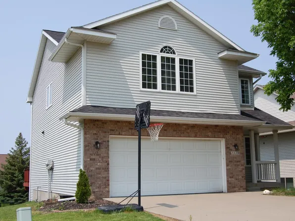 2120 Timber Ln, Coralville, IA 52241
