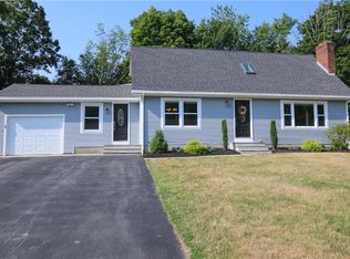 9 Castle Gate Rd, Cumberland, RI 02864