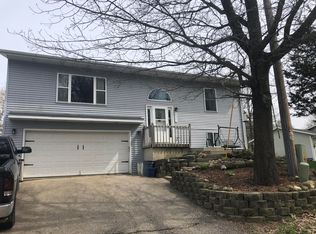 8021 Ridgeway Dr, Burlington, WI 53105