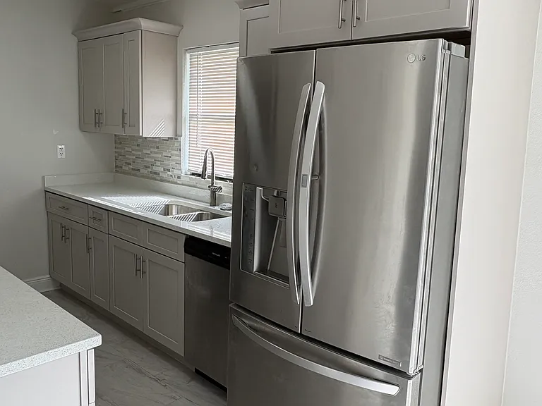2403 Gresham Dr — Photo 4