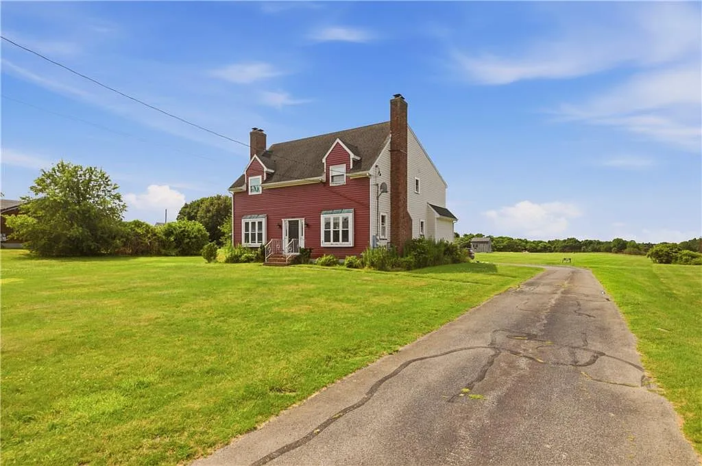 223 Oliphant Ln — Photo 1