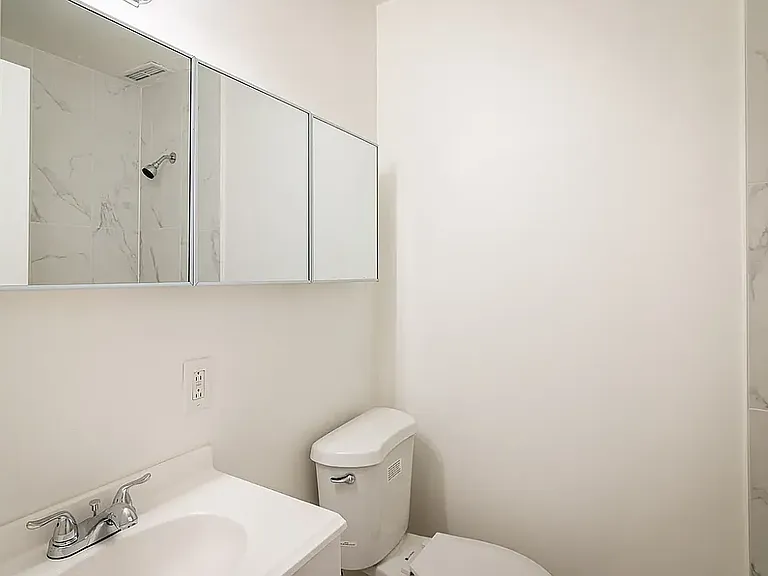 222 W 16th St #1S — Photo 7