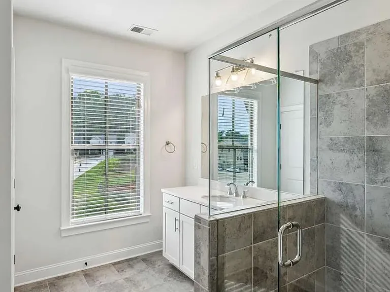 687 Avondale Creek Dr — Photo 16