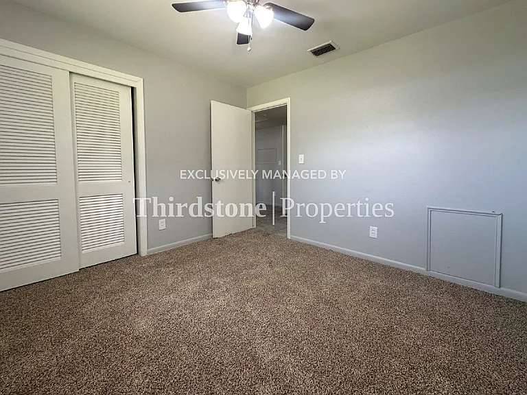 1038 La Marche Dr — Photo 10