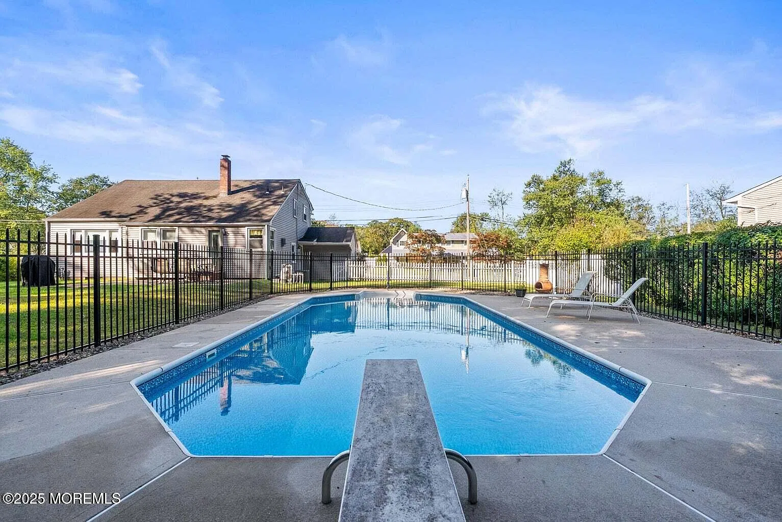 3 bed, 2.5 bath, 1352 sqft, $4,000 — Photo 1