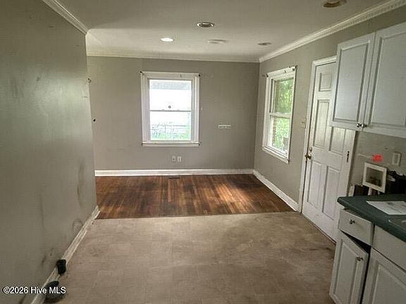5th image of 105 Red Oak Street