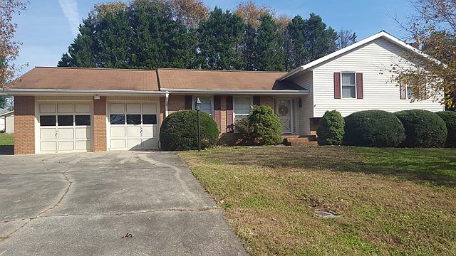 1st image of 112 Fox Run Dr